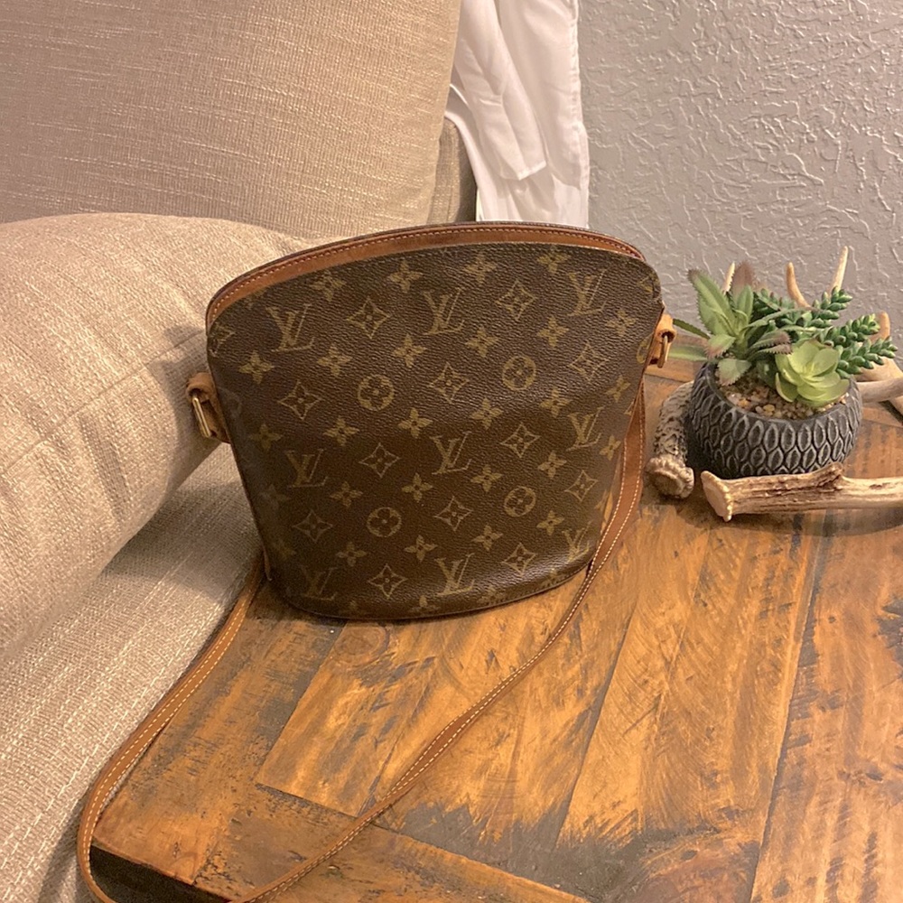 Cute vintage Louis Vuitton Crossbody ❤️